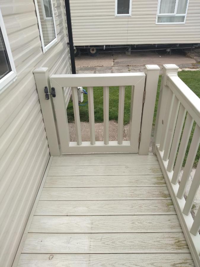 D24 Is A 2 Bedroom 6 Berth Caravan Close To The Beach On Whitehouse Leisure Park In Towyn Near Rhyl With Decking And Private Parking Space This Is A Pet Free Caravan Abergele Exterior foto