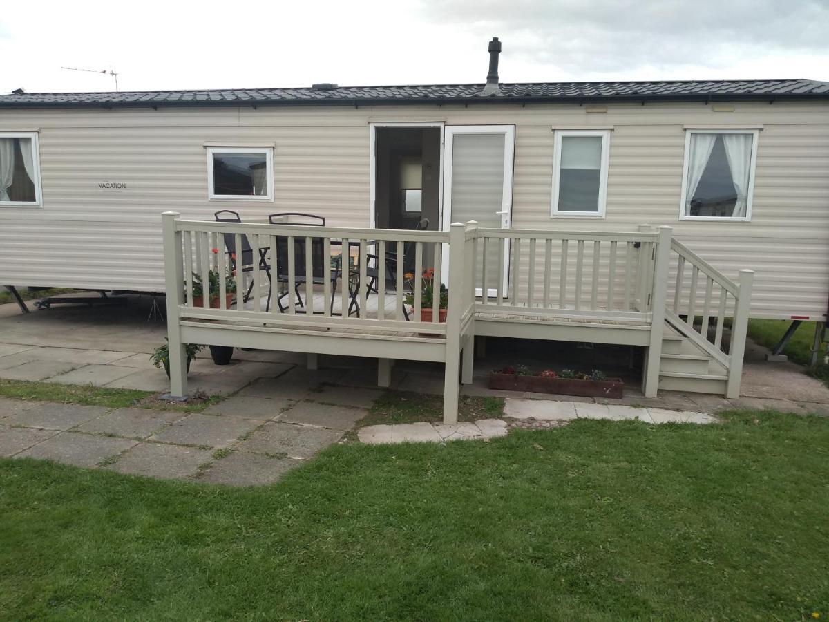 D24 Is A 2 Bedroom 6 Berth Caravan Close To The Beach On Whitehouse Leisure Park In Towyn Near Rhyl With Decking And Private Parking Space This Is A Pet Free Caravan Abergele Exterior foto